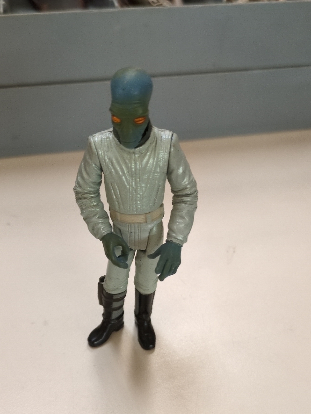 Star Wars 3.75" POTJ Power the Jedi Ellorrs Madak Cantina Patron  Loose Complete